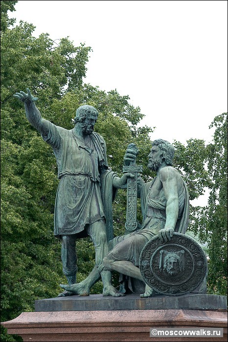 Памятник кузьме минину и дмитрию пожарскому