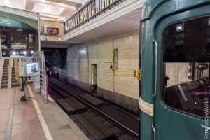 Поезд метро на Комсомольской