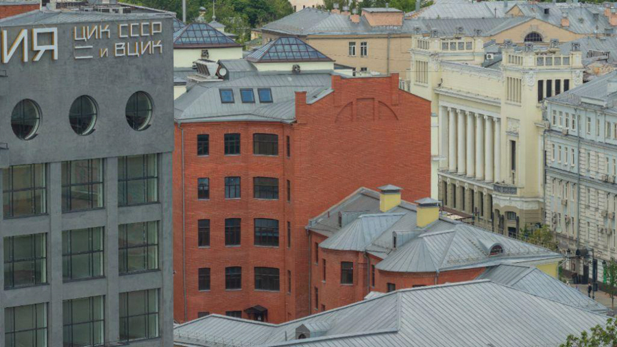 дворы отреставрированных домов на М. Дмитровке - очищенный кирпич